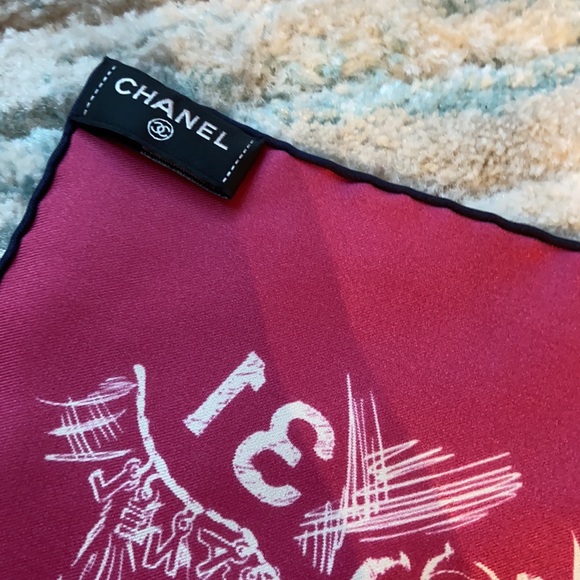 Chanel 100% Silk square scarf - Picture 5 of 16
